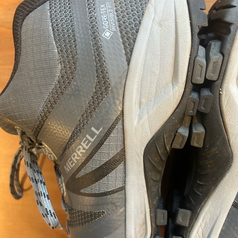 Merrell Gore-Tex Invisible Fit Men's Black and Gray Athletic Shoes 9 - Picture 10 of 11